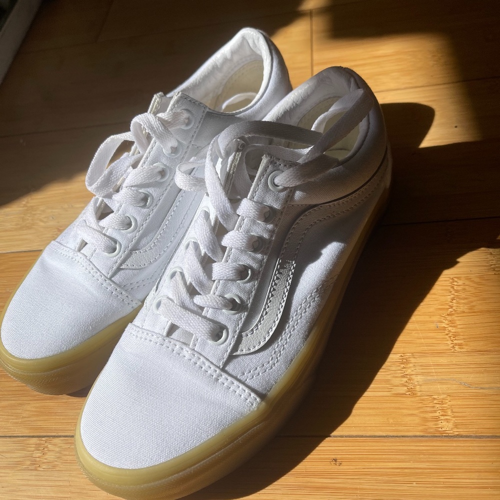 White gum old school vans